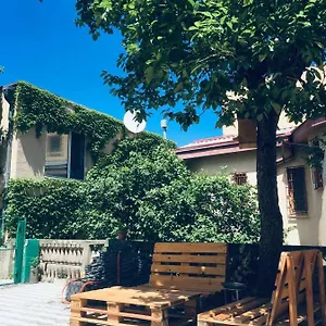 https://birdhouse-rooms.alltbilisihotels.com