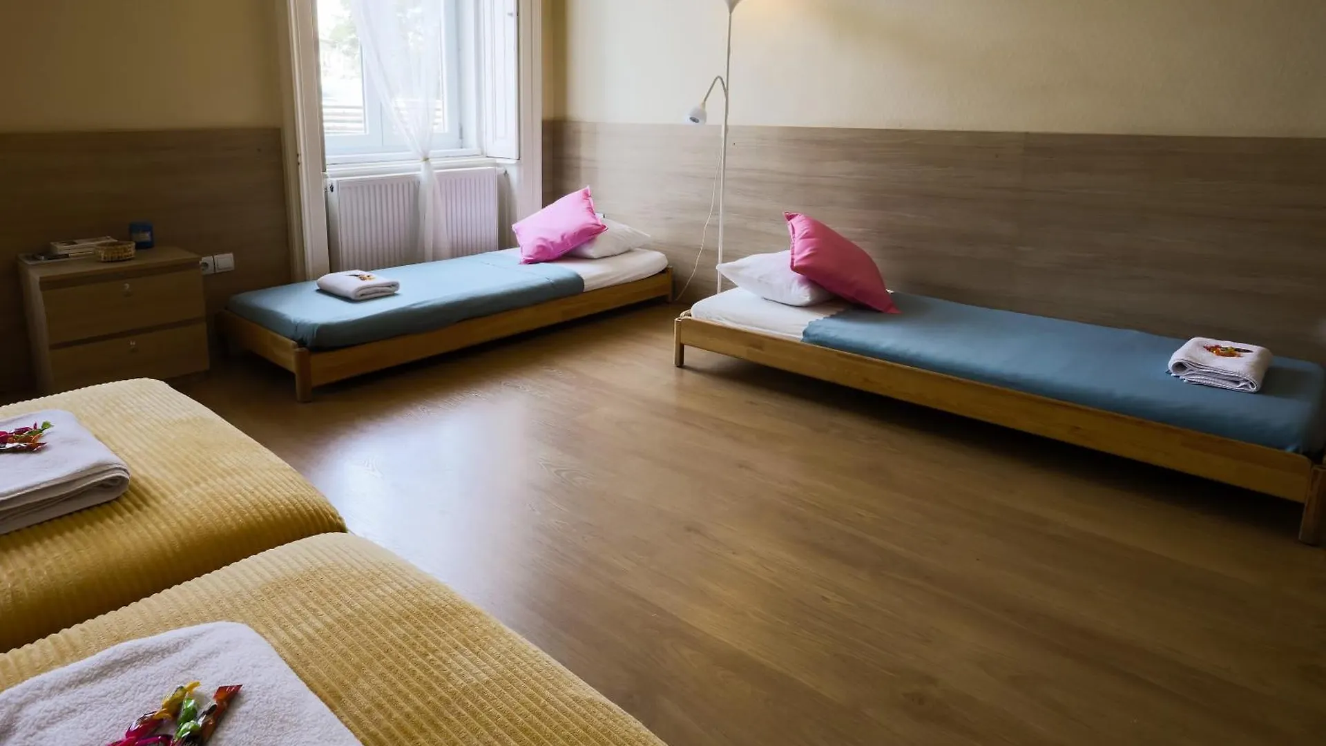 East Private Rooms Budapeste 0*,